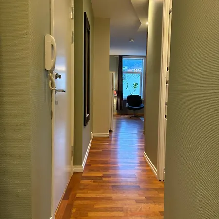 Retro Apartment *